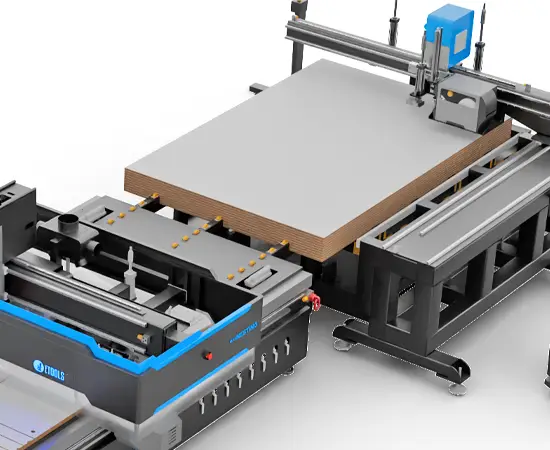 Lift carregador da Max Nesting levantando a chapa de MDF para a mesa, com o cabeçote da etiquetadora automática acima dela