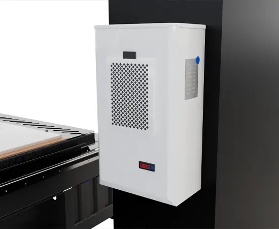 Ar-condicionado do painel elétrico da Pro Max Nesting, com display da temperatura mantida dentro do painel
