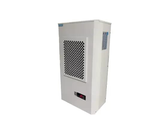 Ar-condicionado do painel elétrico da Pro Max Nesting, com display da temperatura mantida dentro do painel