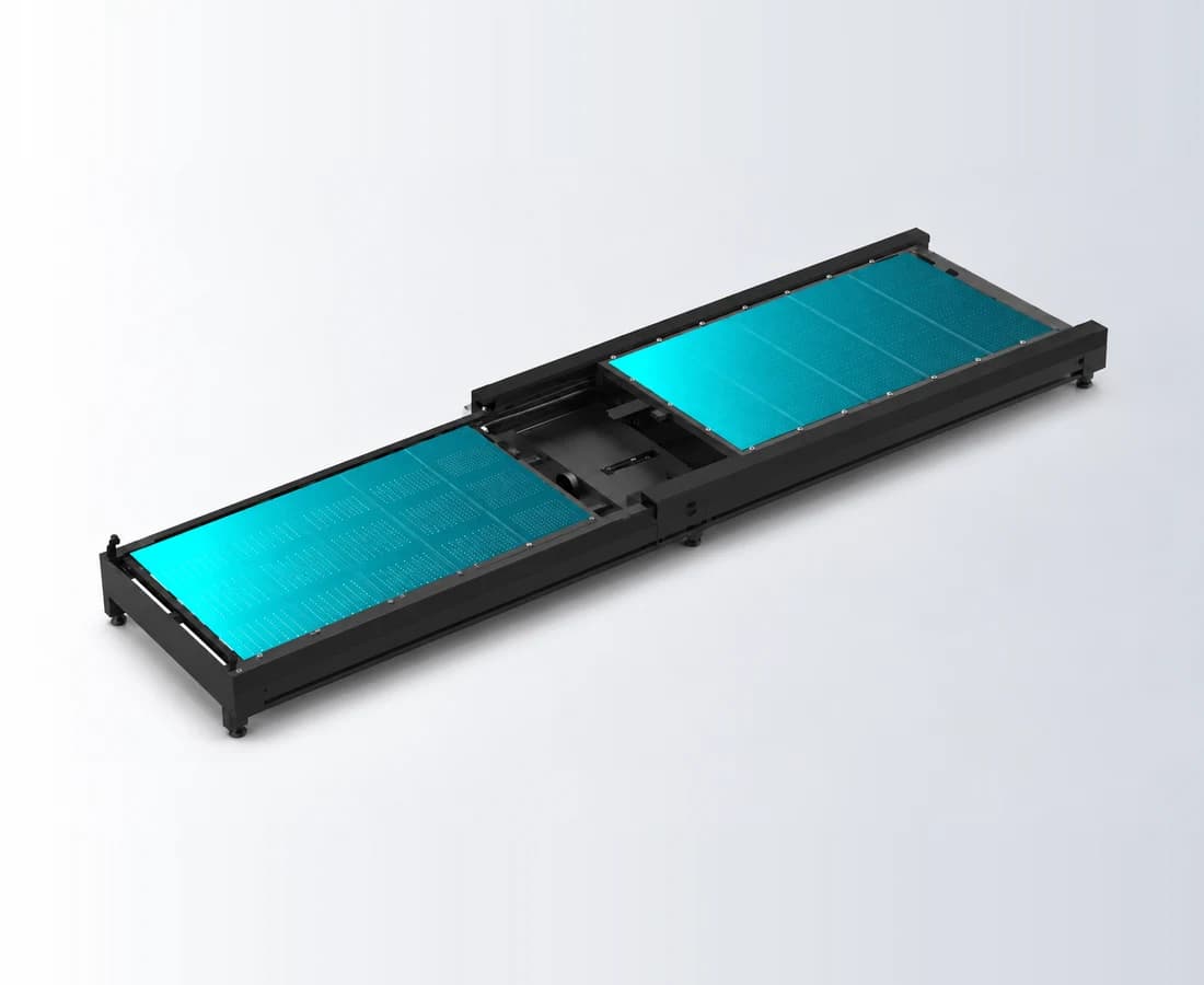 Conjunto da mesa de troca da Fiber EF 6015H fora da máquina: as duas mesas sobre o mesmo trilho, uma de cada lado do mecanismo que leva e traz as mesas