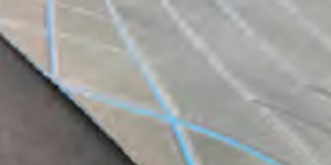 Painel com canal em V cortado com o módulo faca de corte em v (v-cut)