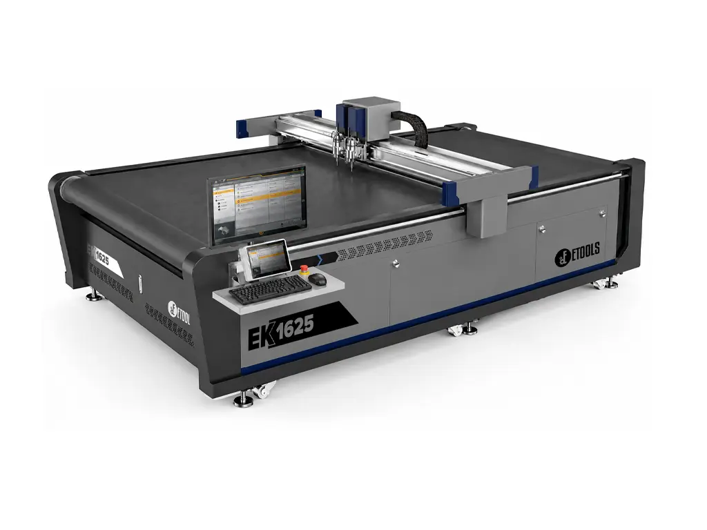 Mesa de corte digital EK 1625 da Etools, com o pórtico de cabeçotes sobre a mesa de 1600 x 2500 mm e a estação de comando na lateral