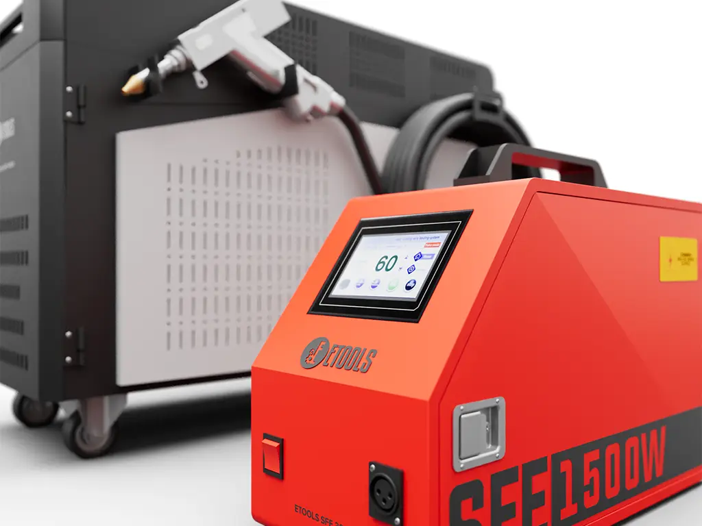 Alimentador de arame da SFE 1500W em primeiro plano, gabinete vermelho com tela touch, com a fonte e a cabeça de solda ao fundo