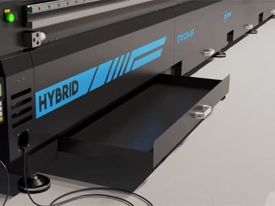 Gavetas para detritos, item de série da Router CNC Hybrid 1550 Lab