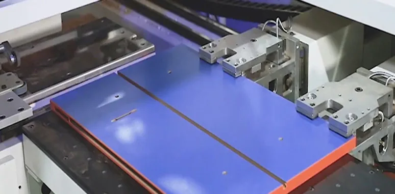 Slotting e rasgos, item de série da Centro de Furação Pro Drill 6 ATC Max