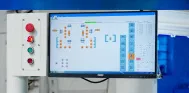 Comando Hydemon em tela touch, item de série da Centro de Furação Pro Drill 6 ATC Max