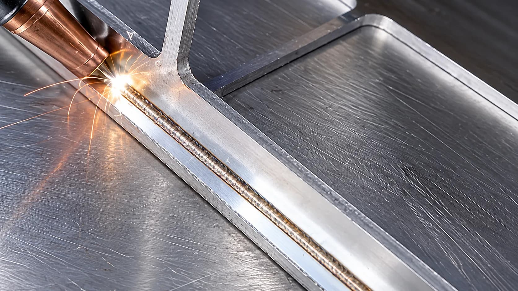 Solda contínua com a cabeça de solda a laser da SFE 3000W